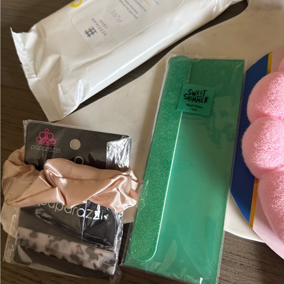 Assorted Beauty Items - Picture 3 of 5